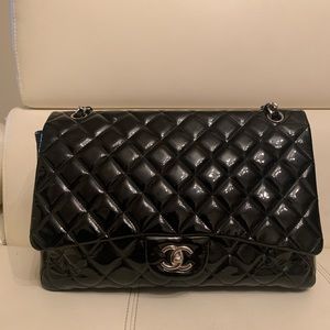 Chanel jumbo flap bag